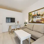 Apartamento Leo's View By Pikhost Tirana