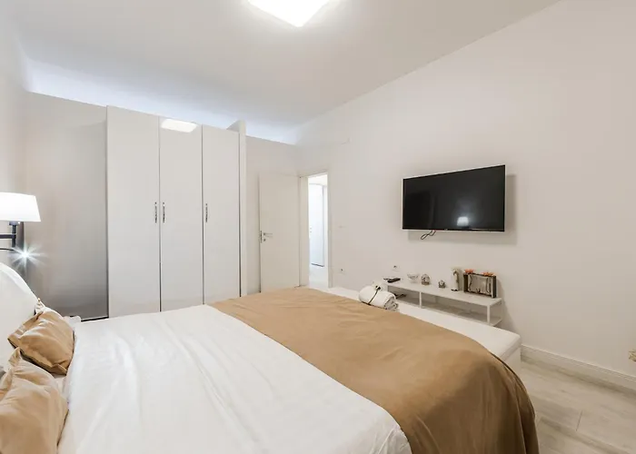 Leo's View By Pikhost *