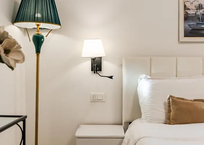 Leo's View By Pikhost 地拉那