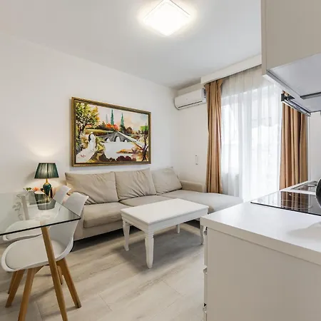 Leo's View By Pikhost