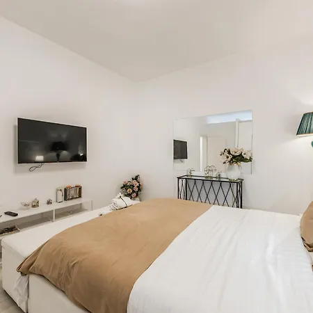 Apartment Leo's View By Pikhost