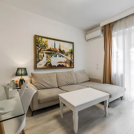 Apartment Leo's View By Pikhost