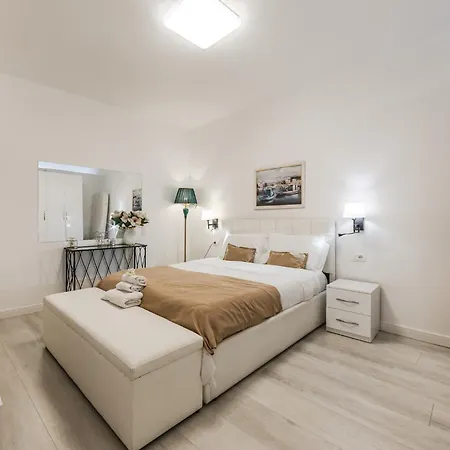 Apartamento Leo's View By Pikhost Tirana