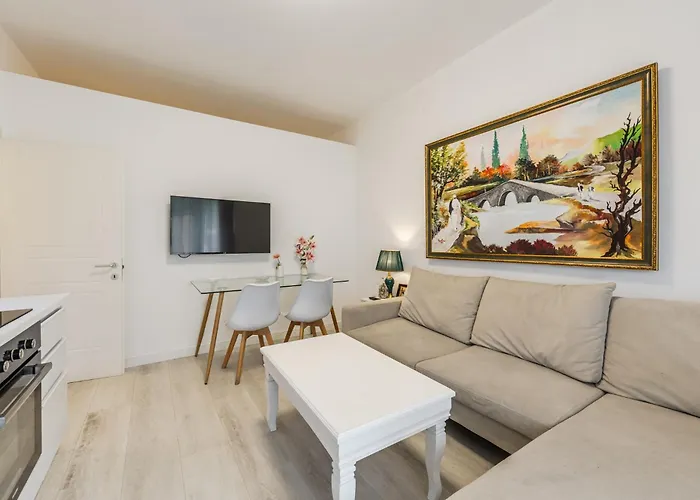 شقة Leo's View By Pikhost تيرانا